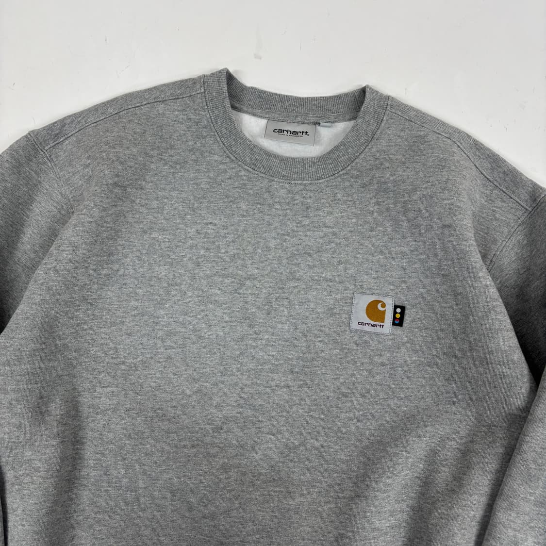 칼하트 X 아이앱 스튜디오 맨투맨 상품이미지2