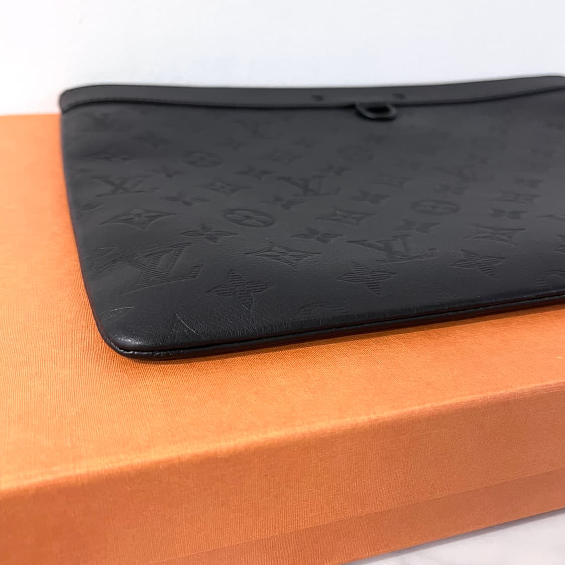 [S급/정품] 루이비통 디스커버리 쉐도우 포쉐트 블랙 GM 클러치 백 상품이미지7