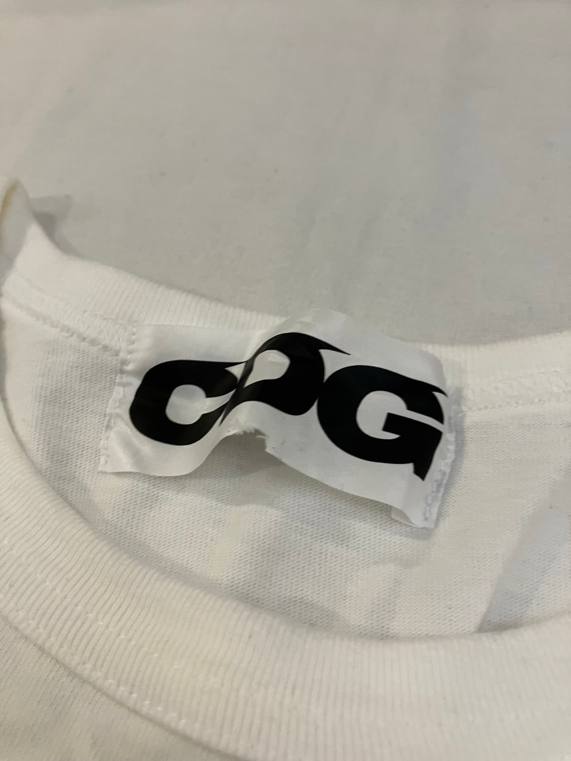 CDG 꼼데가르송 빅로고 반팔 티셔츠 화이트 상품이미지3