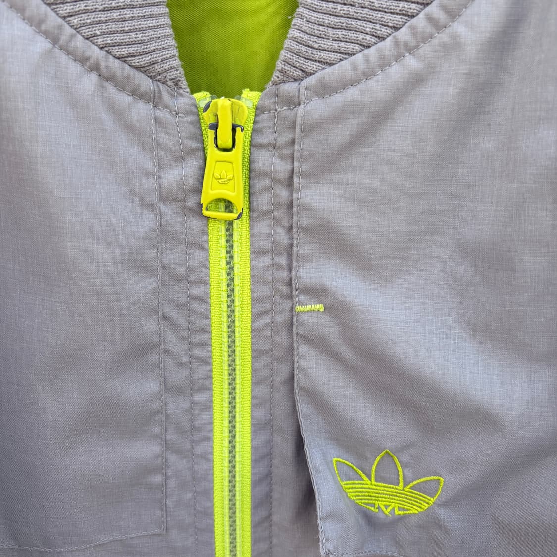 아디다스 그레이 컬러 바람막이 자켓 상품이미지3