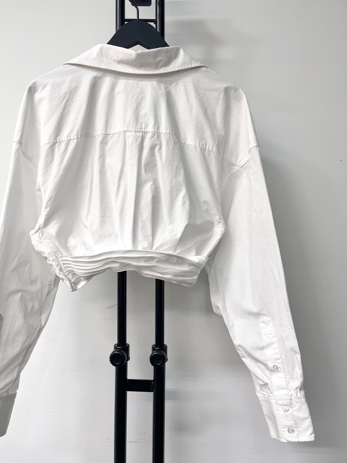 알렉산더 왕 23s/s 플래킷 드레이프 크롭 셔츠 상품이미지4