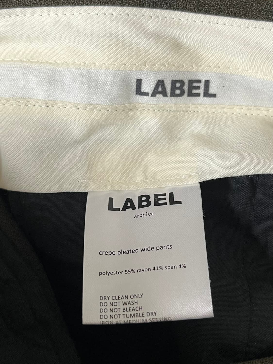 2) 라벨 아카이브 핀턱 슬랙스 카키 상품이미지5