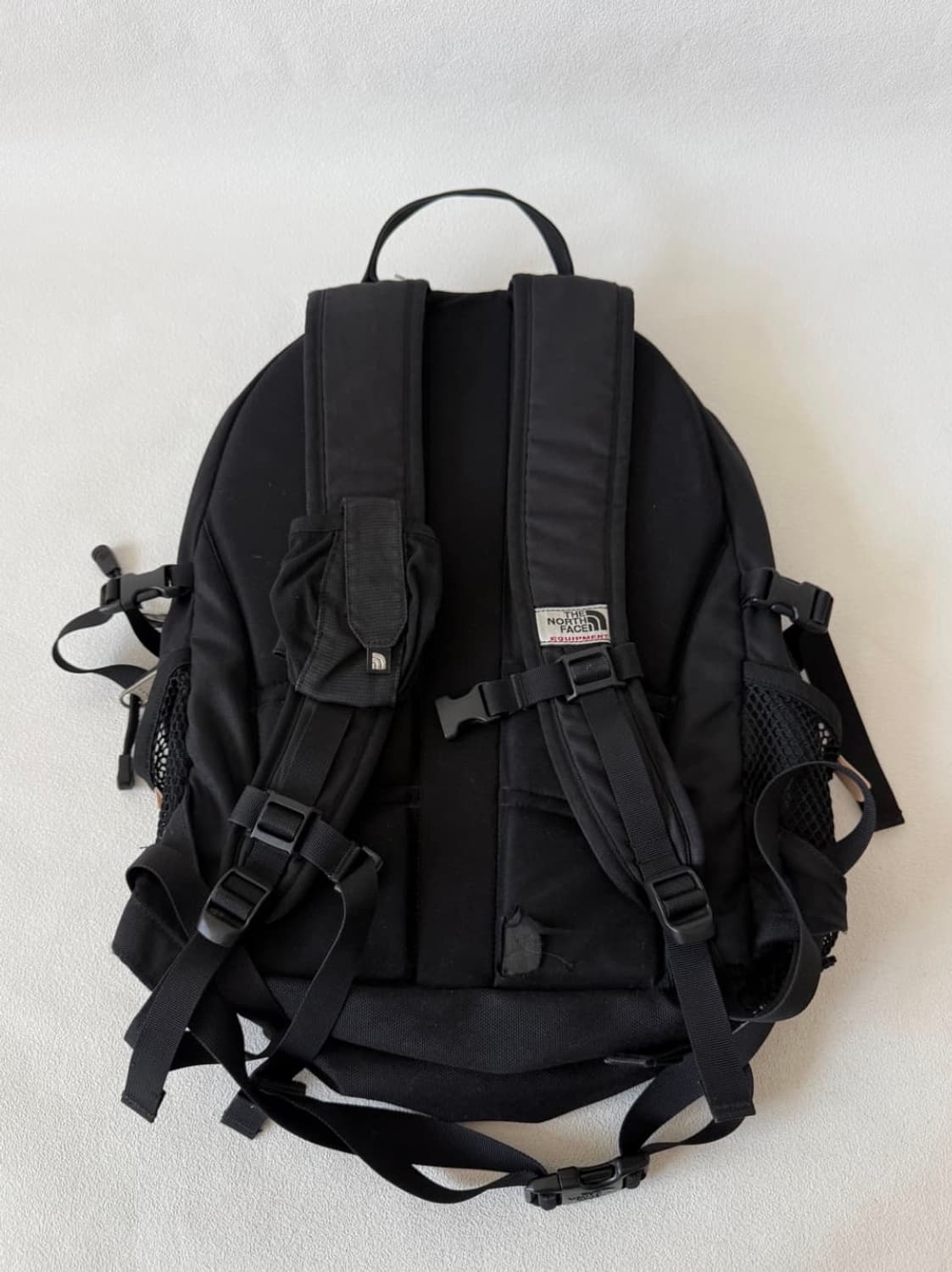 노스페이스(THE NORTH FACE) 백팩(뒷면 하단 헤짐) 상품이미지3