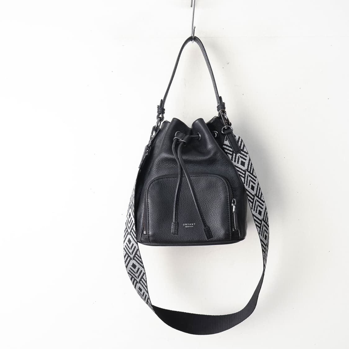 오야니 보딩 레더 버킷백 상품이미지1