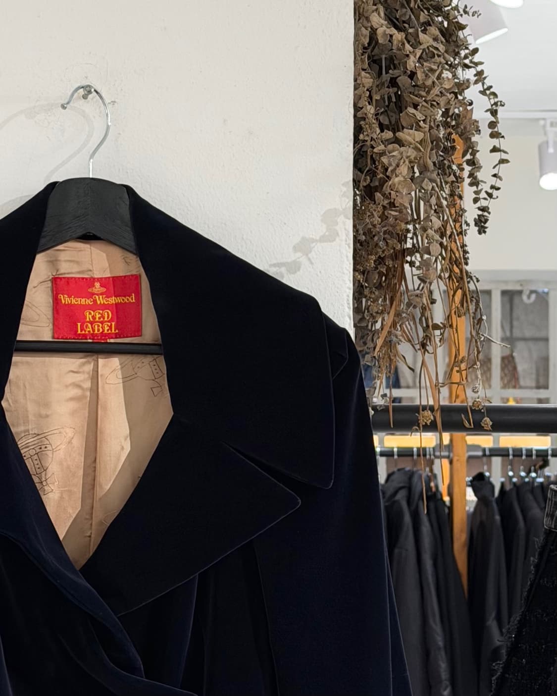 비비안웨스트우드 레드라벨 네이비 벨벳 롱코트 상품이미지3