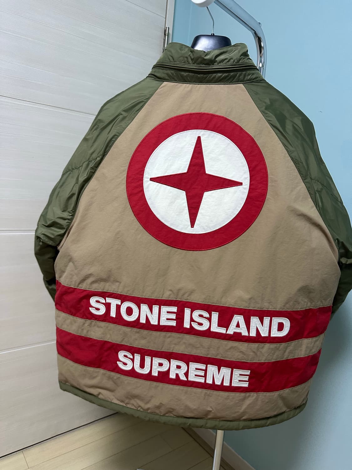 스톤아일랜드X슈프림 FW23리버시블 퍼피패딩 올리브L (새상품급) 상품이미지6