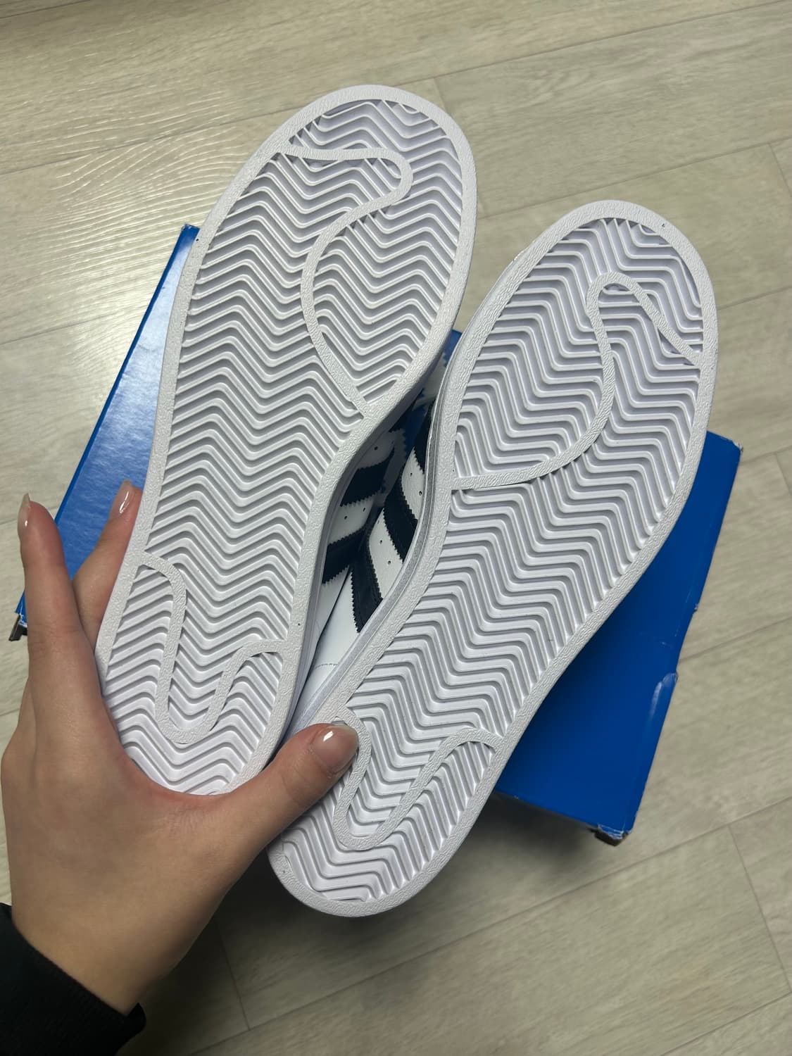 아디다스 슈퍼스타 흰검 245 새상품 상품이미지3