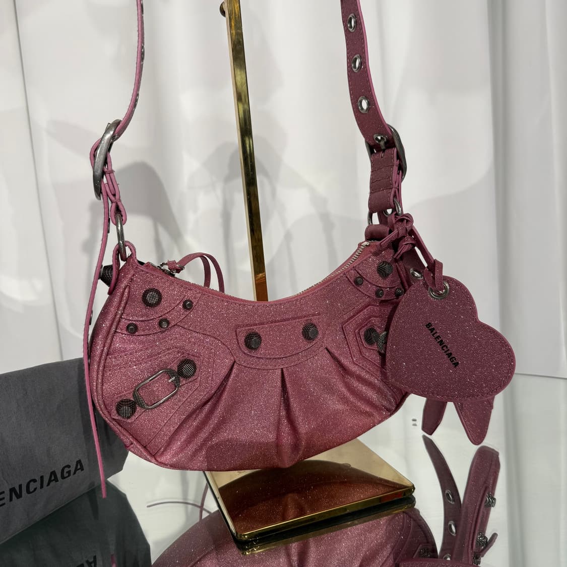 [정품] 발렌시아가 핑크 르 카골 숄더백 XS 671309 상품이미지4