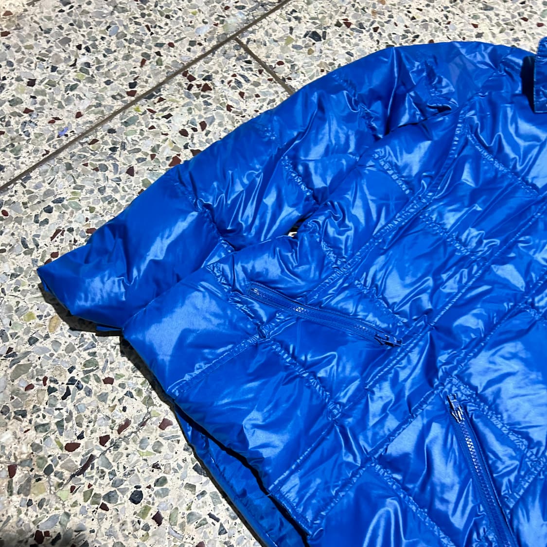 아디다스(ADIDAS)유광 블루 여성 숏패딩 상품이미지3