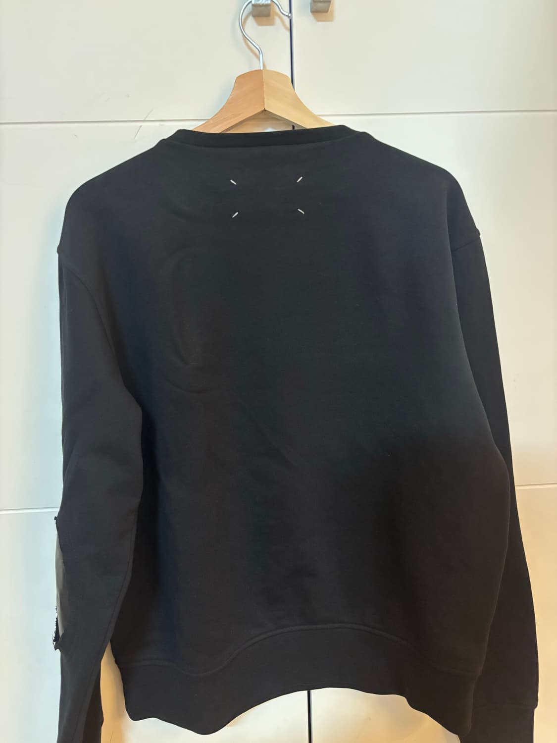 메종마르지엘라 엘보우레더패치 맨투맨 상품이미지2