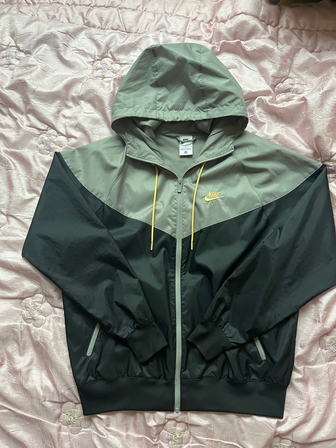 나이키 카키 바람막이 M 상품이미지1