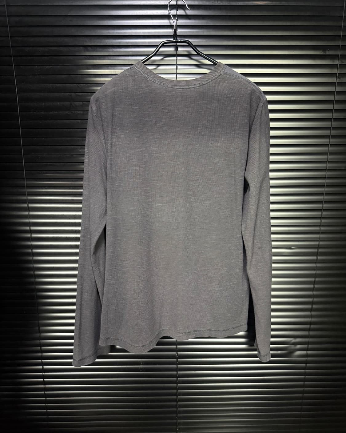 아르마니 익스체인지 알마니 그레이 어깨 단추 절개 니트 긴팔 롱슬리브리스 상품이미지4