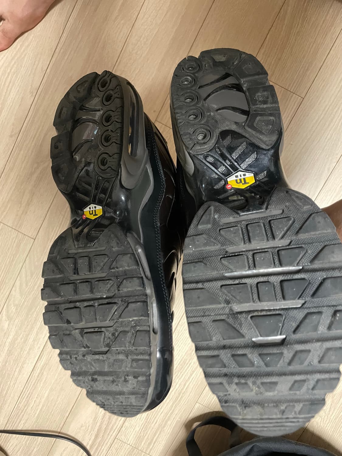 나이키 에어맥스 플러스 프리미엄 블랙 티 앤 페트라 브라운 상품이미지6