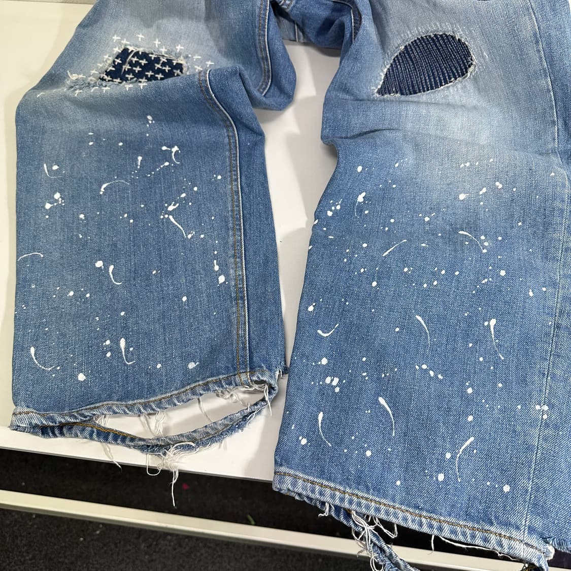 36 아더에러 X 자라 자더에러 연청 패치워크 페인트 데님팬츠 상품이미지2