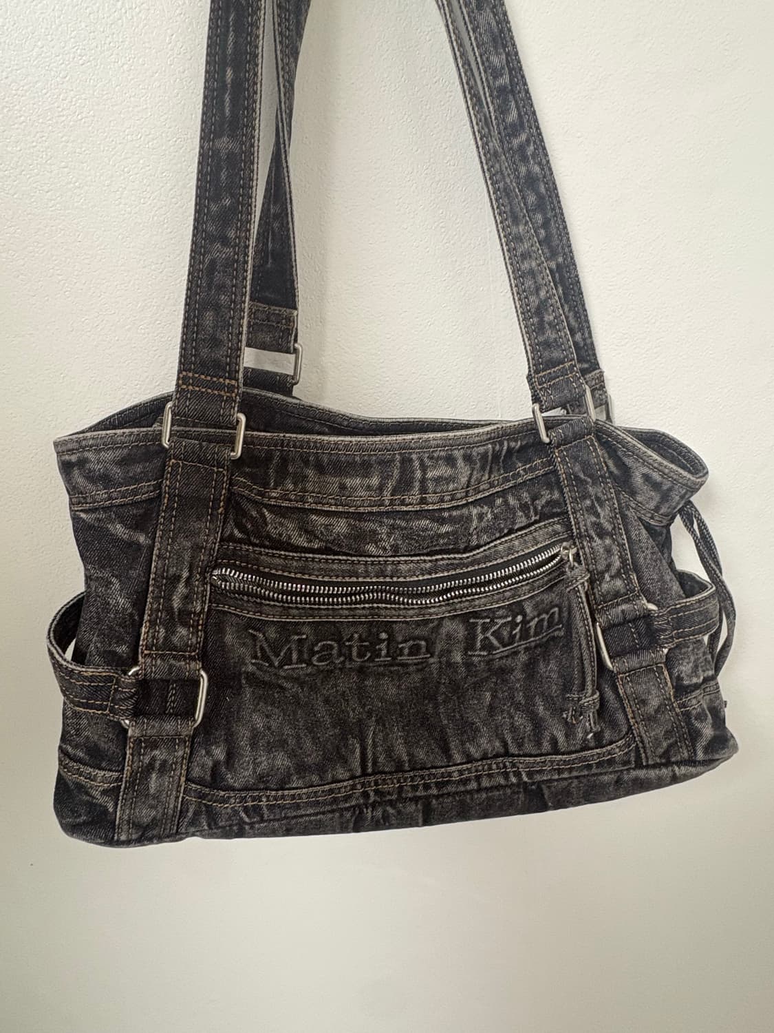 마뗑킴 마틴 워시드 데님 스퀘어 백 인 블랙 상품이미지3