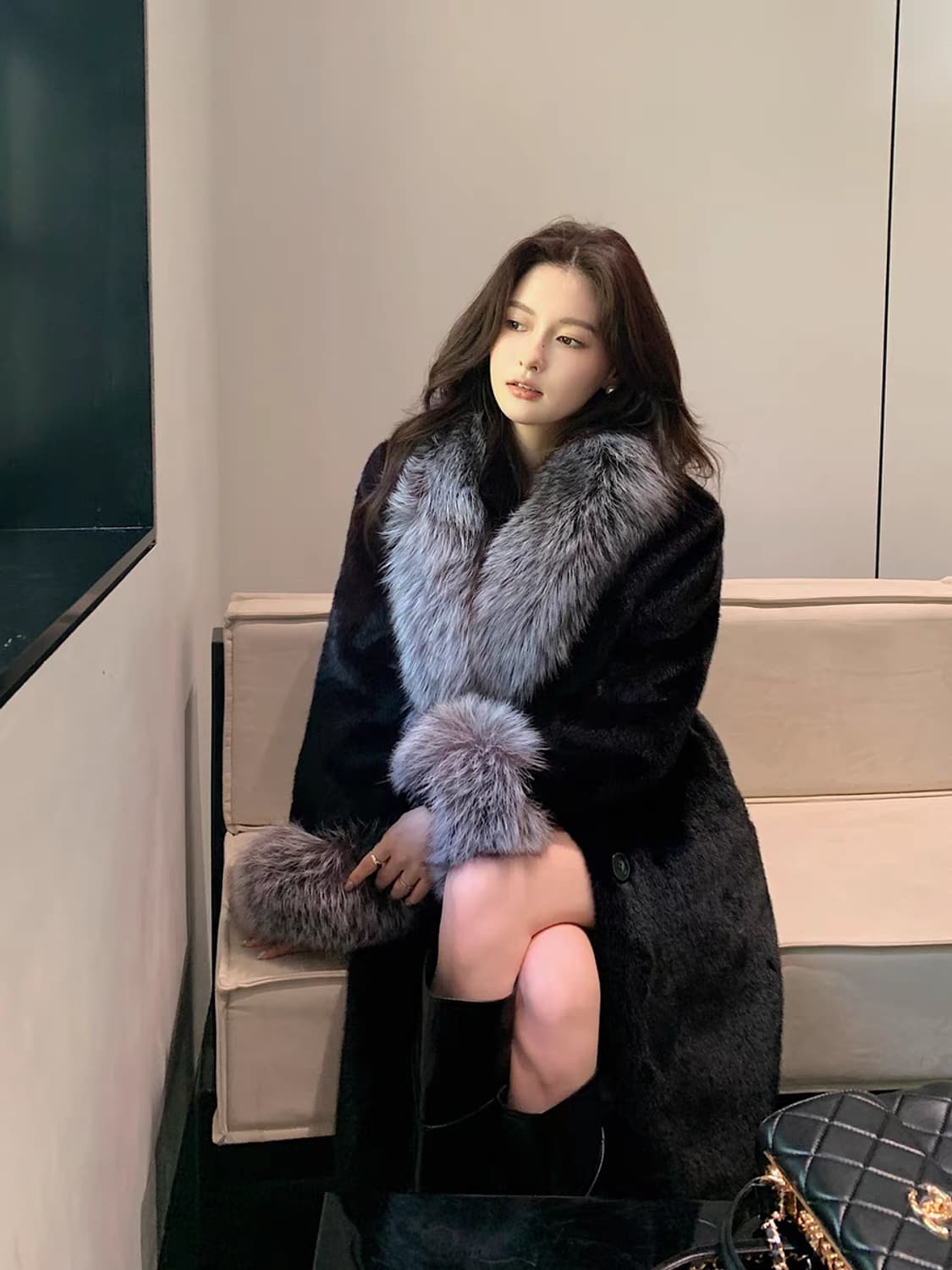새상품) 퍼 트리밍 벨벳 퍼 코트 상품이미지1