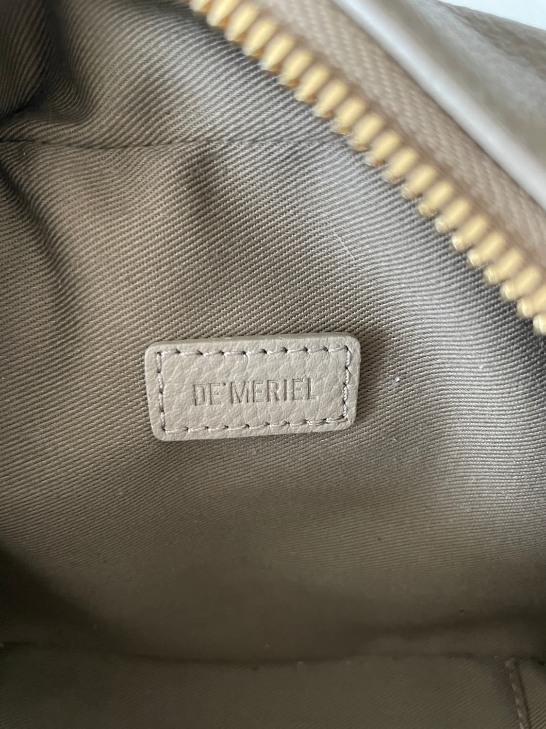 드메리엘(DEMERIEL) 레더 크로스백 상품이미지10