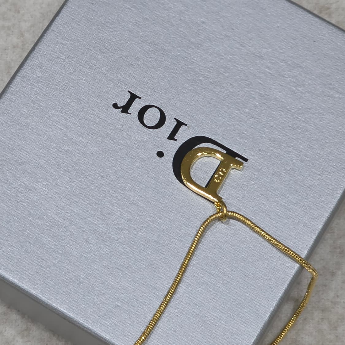 디올 금장 빅 D 로고 목걸이(남녀공용) 상품이미지1