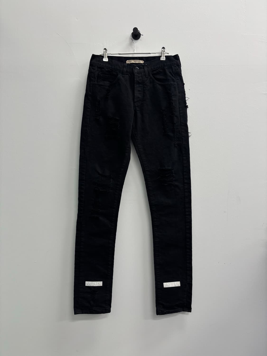 오프화이트(Off-White) 사선 프린팅 디스트로이드 슬림 진 상품이미지1