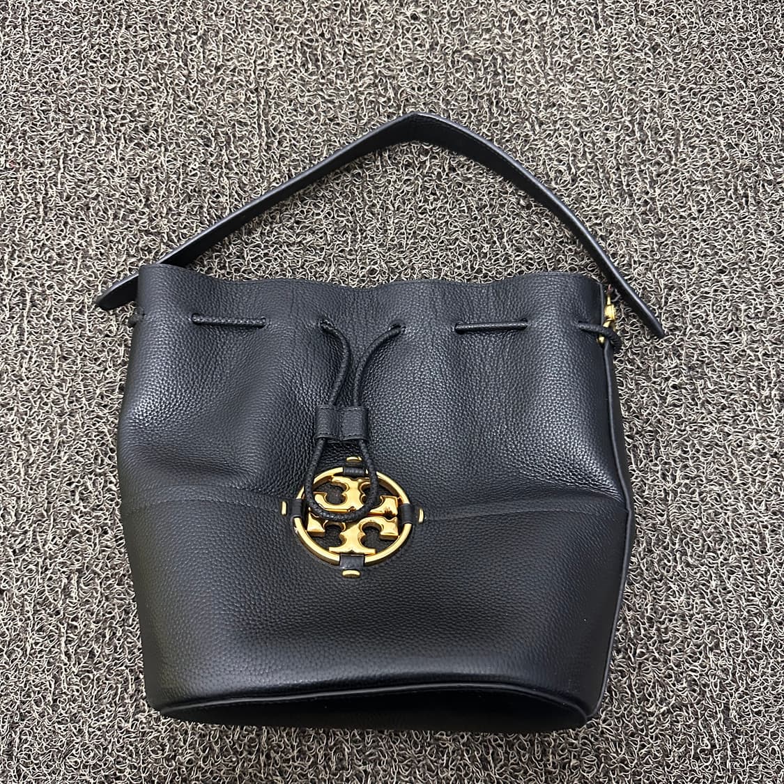 토리버치 밀러 여성 버킷백 블랙 상품이미지3