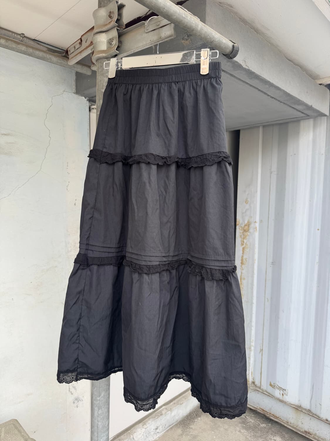 Black Ruffle Tiered Skirt 상품이미지4