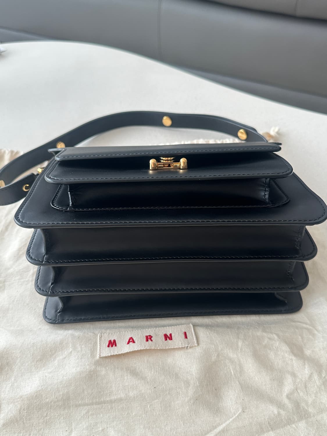 마르니 트렁크백 미디움 블랙 카프 스킨 상품이미지5