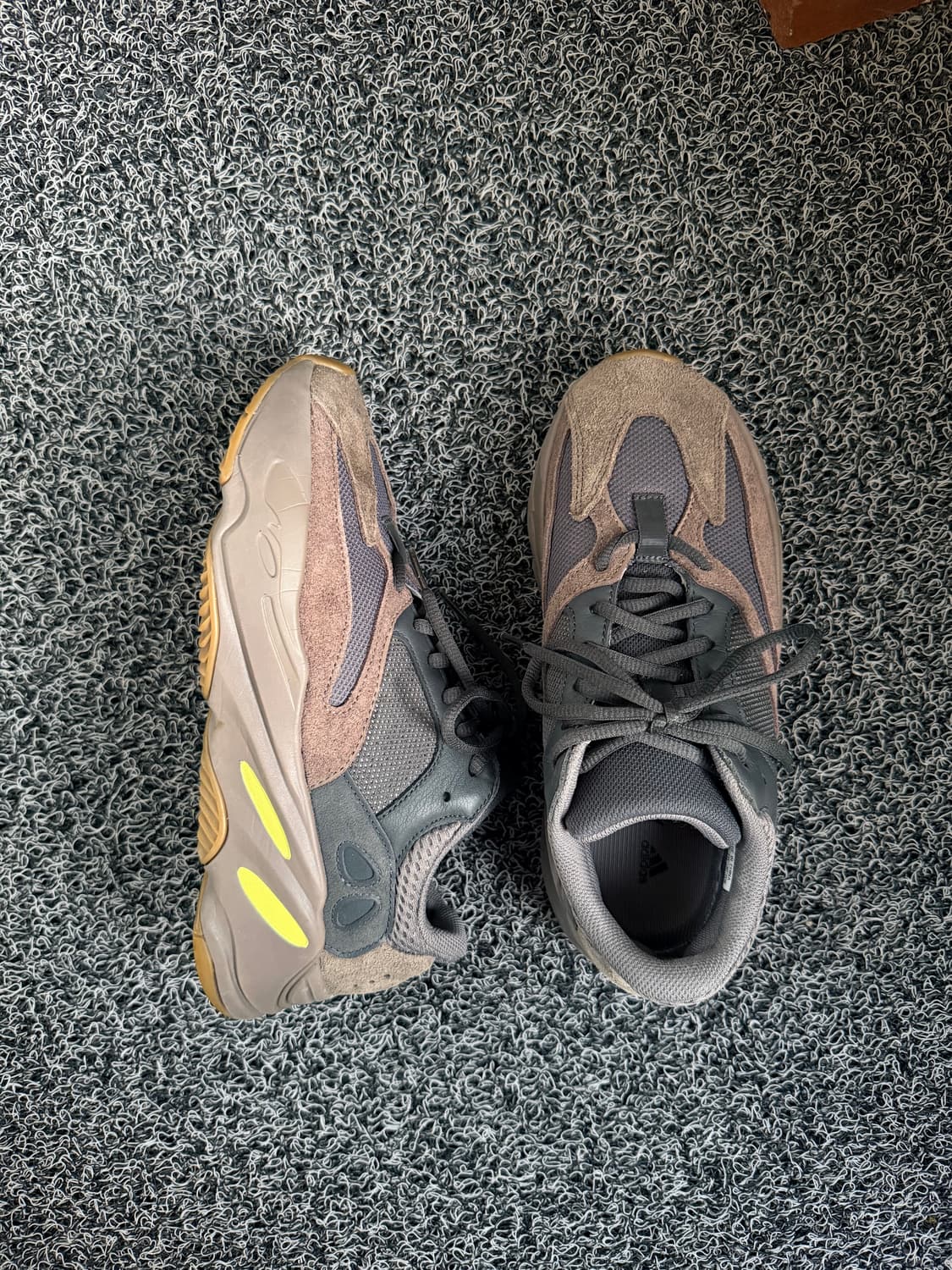 아디다스 이지 부스트 700 '모브' 상품이미지2