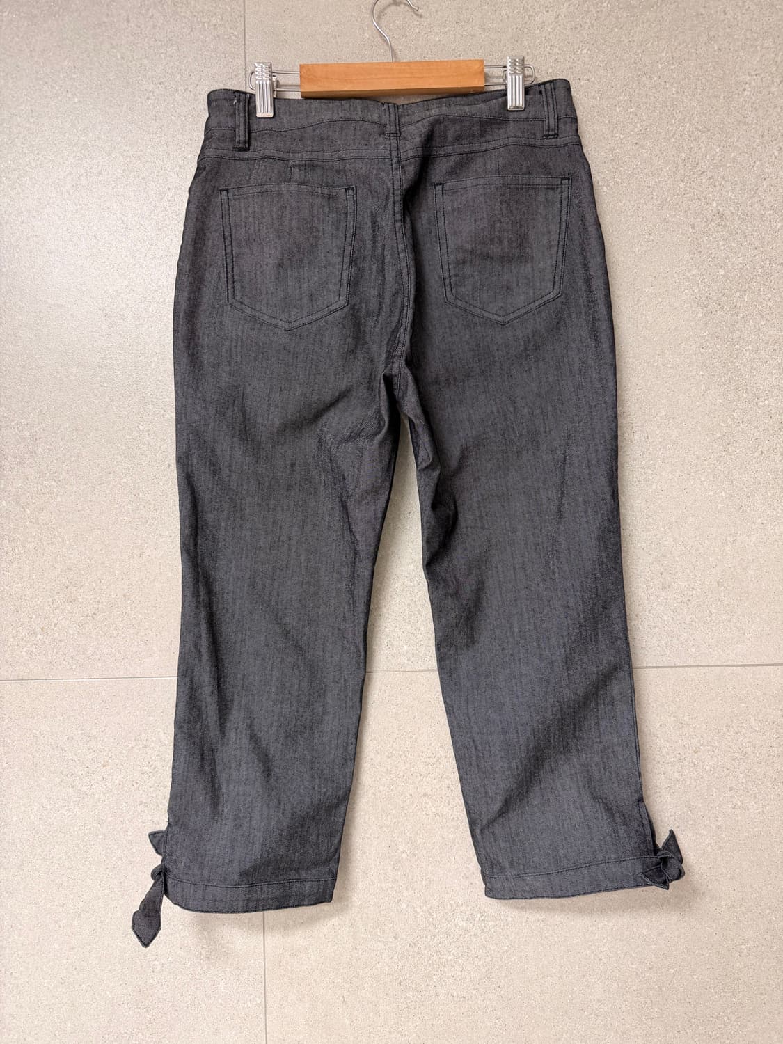 챠콜 그레이 7부 카프리팬츠 리본 블랙데님느낌 면바지 상품이미지3