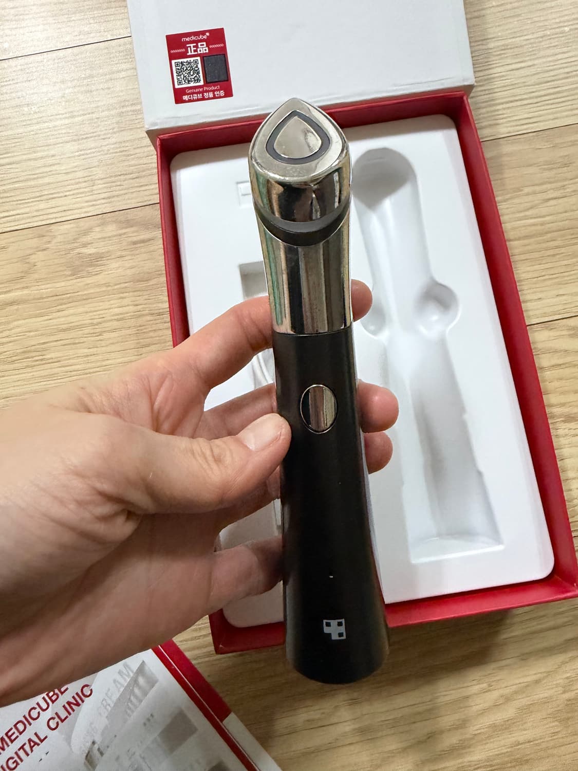 메디큐브더마EMS+부스터힐러 상품이미지4
