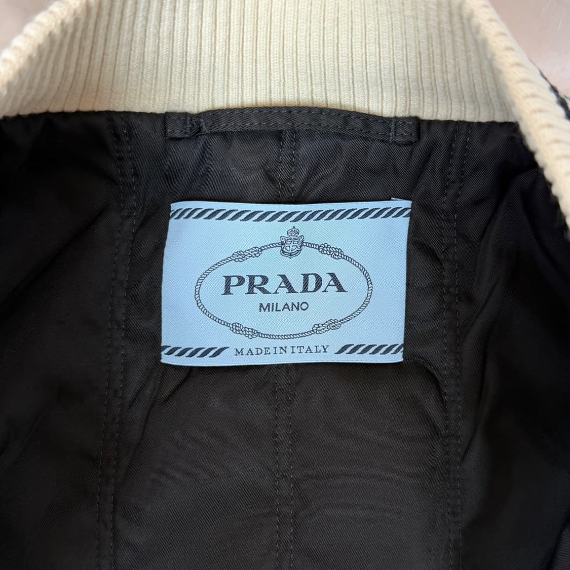 [리오브] 프라다 키드 모헤어 봄버 바시티 자켓 상품이미지4