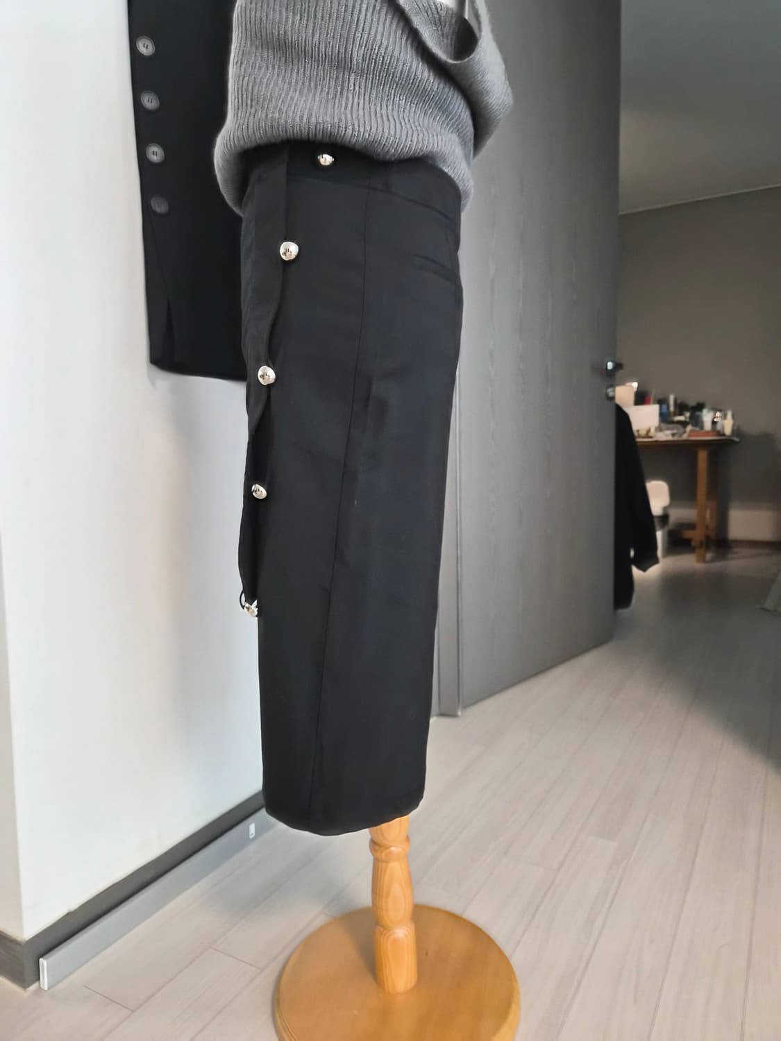 (새상품급) 일레븐스 스트리트 / 울 100% 실버 버튼 펜실 스커트 상품이미지3