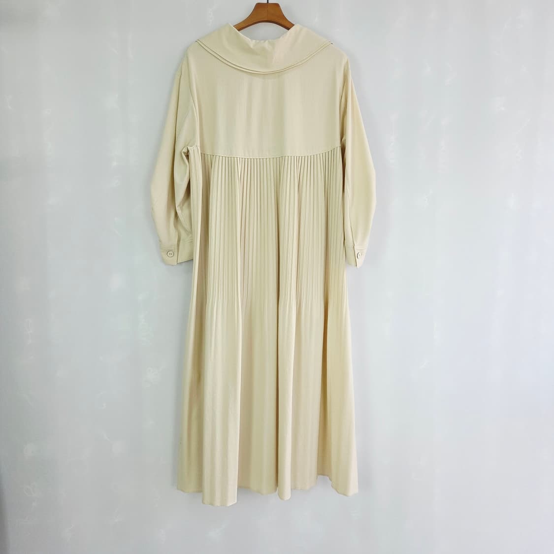 온앤온 정채연 착용 셔츠형 플리츠 원피스 크림 2사이즈 상품이미지4