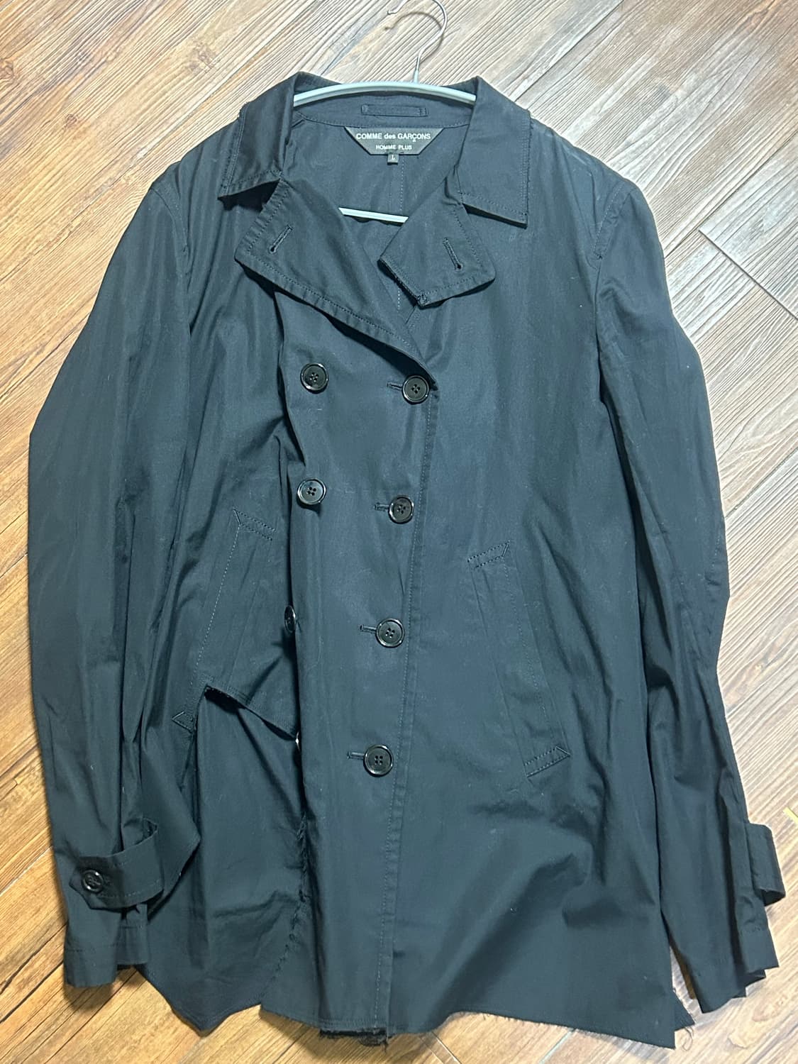 [L] 꼼데가르송 옴므플러스 컷아웃 트렌치코트 상품이미지1