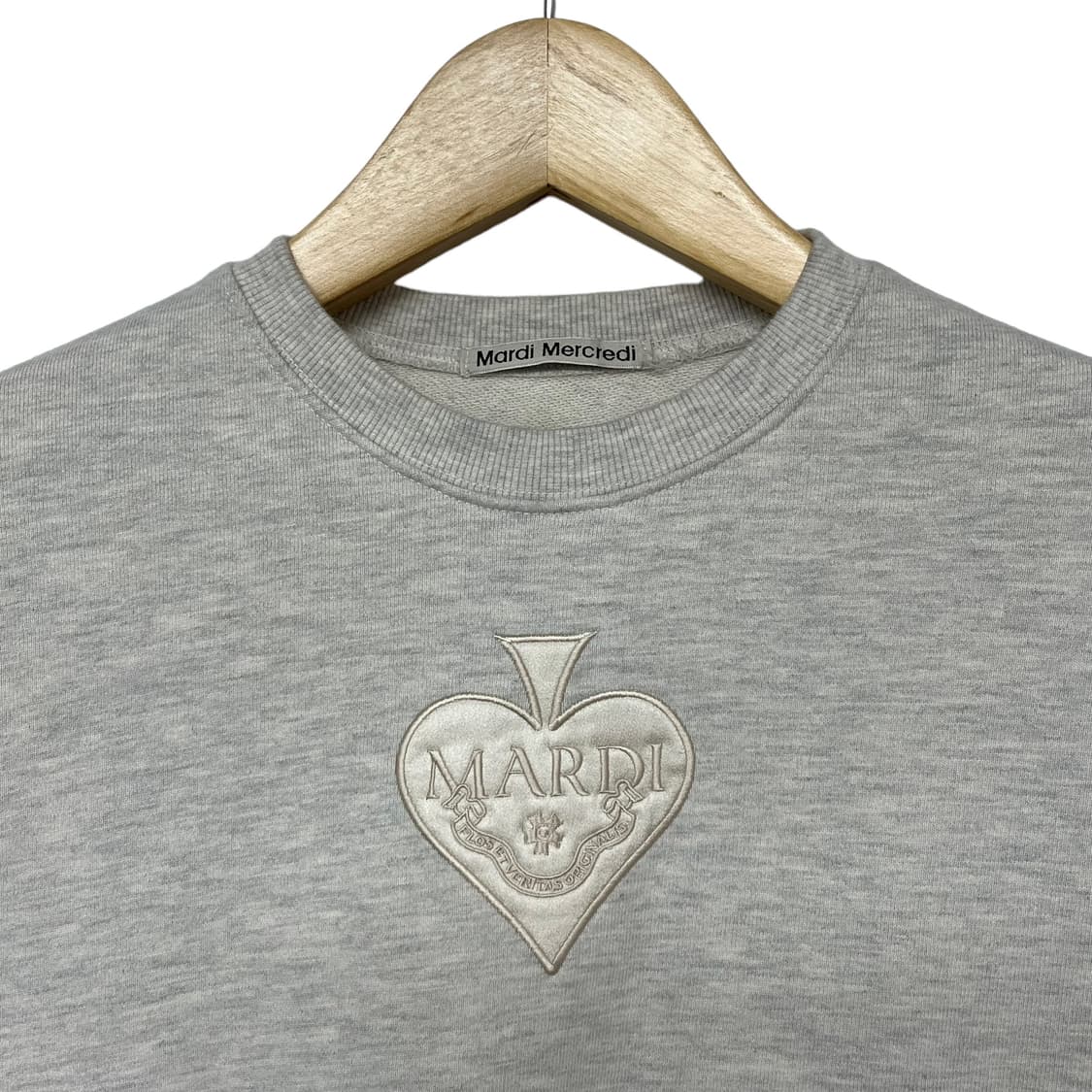 마르디메크르디 스페이드 자수 맨투맨 오트밀 상품이미지3