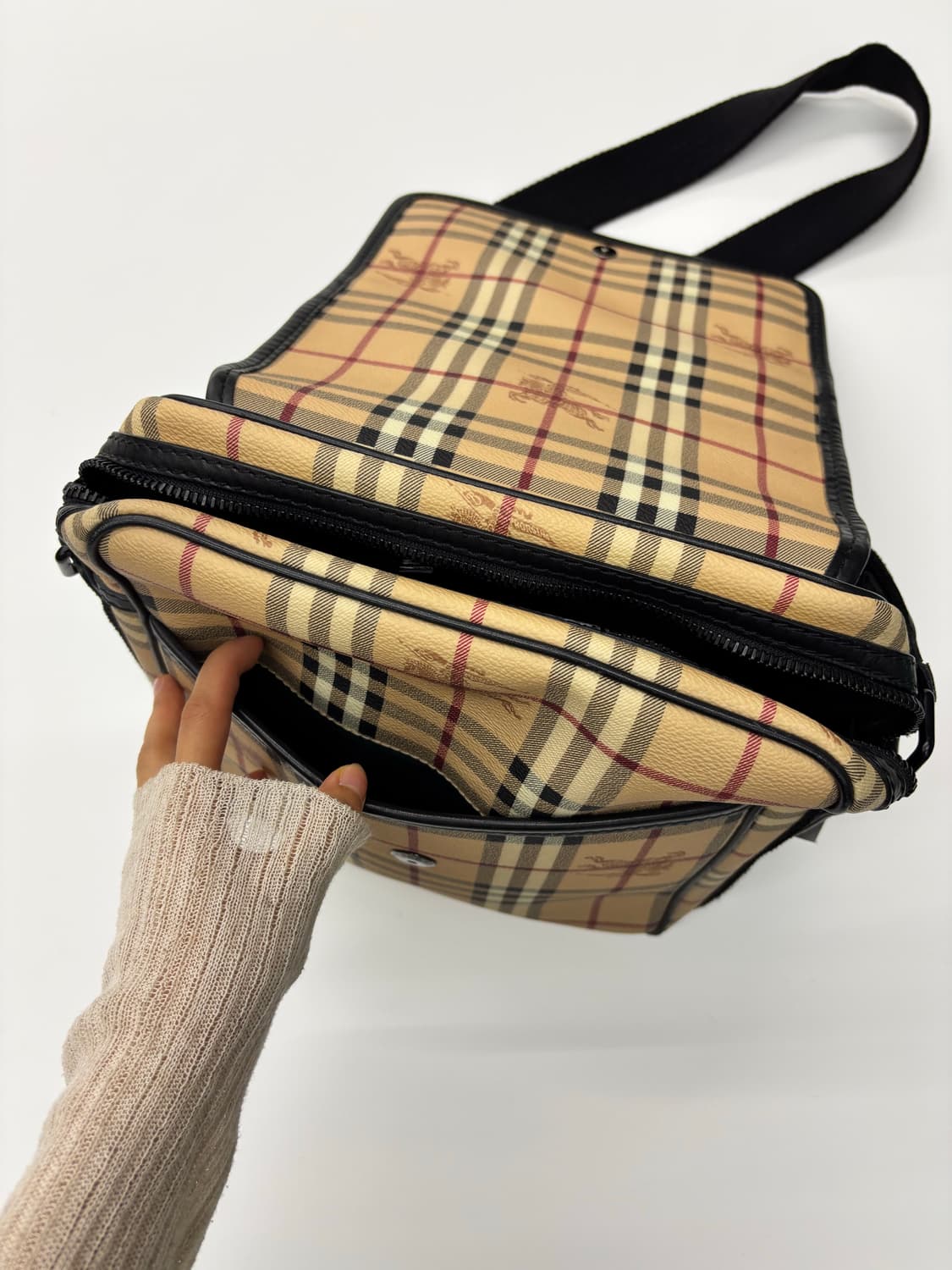 Burberry 버버리 베이지 헤이마켓 크로스백 상품이미지5
