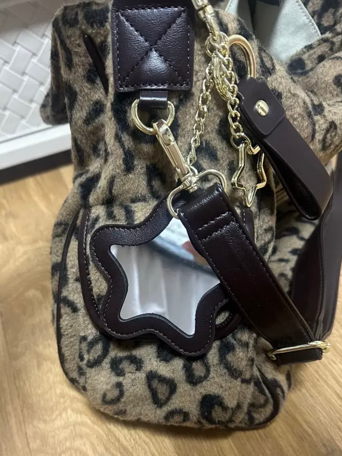 배드블루 Wool Leopard Pillow Bag 레오파드 딤섬백 상품이미지4