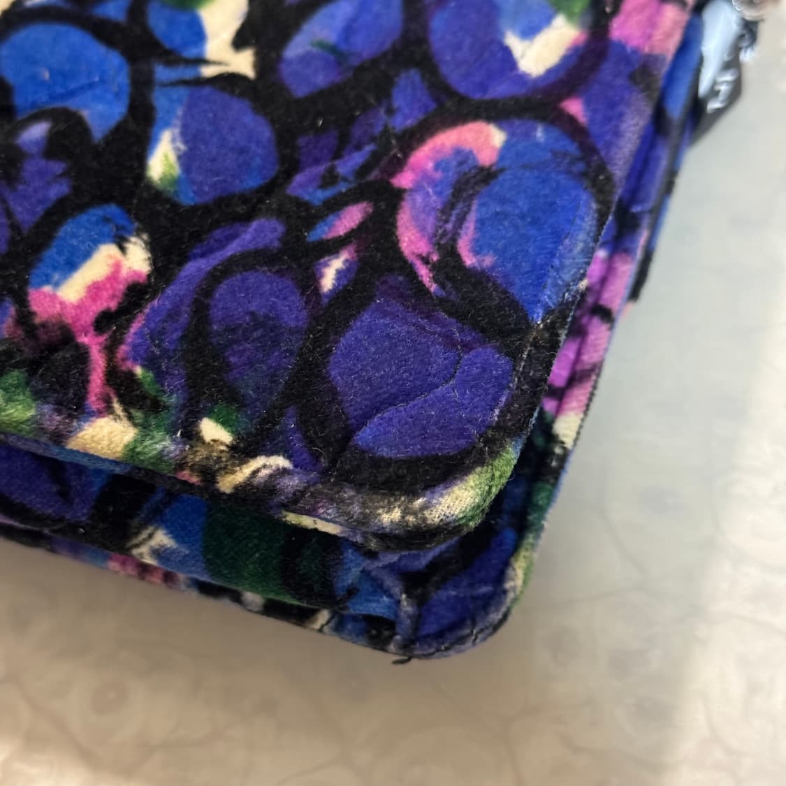 발렌시아가 BB 로고 벨벳 체인 크로스백 상품이미지8