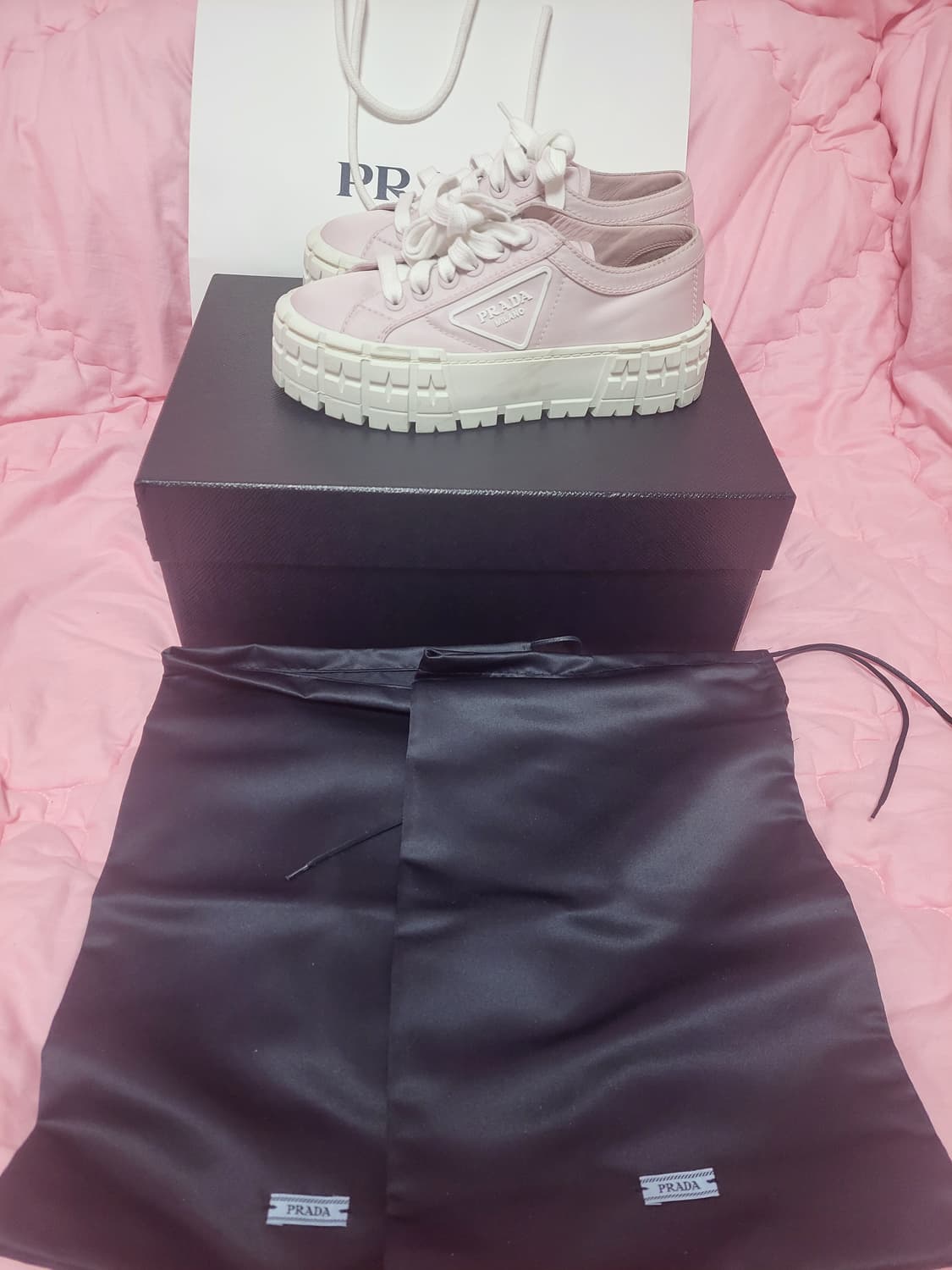 정품)급처1번신은상태최상!프라다 핑크 삼각로고 더블힐 개버딘스니커즈운동화 상품이미지1
