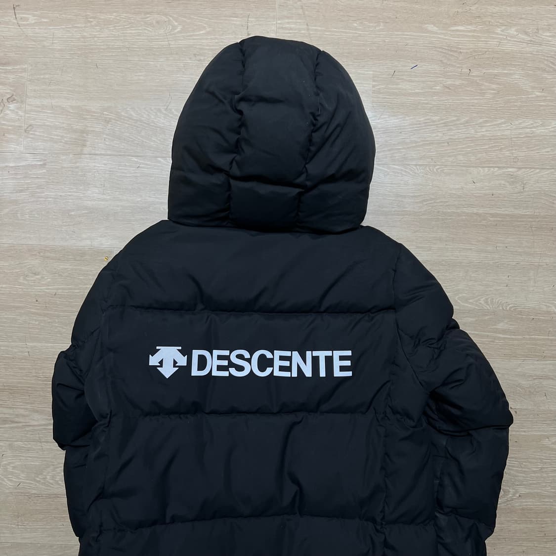 데상트 여성 구스다운 와펜 빅로고 롱패딩 점퍼 [블랙] S/85 상품이미지5