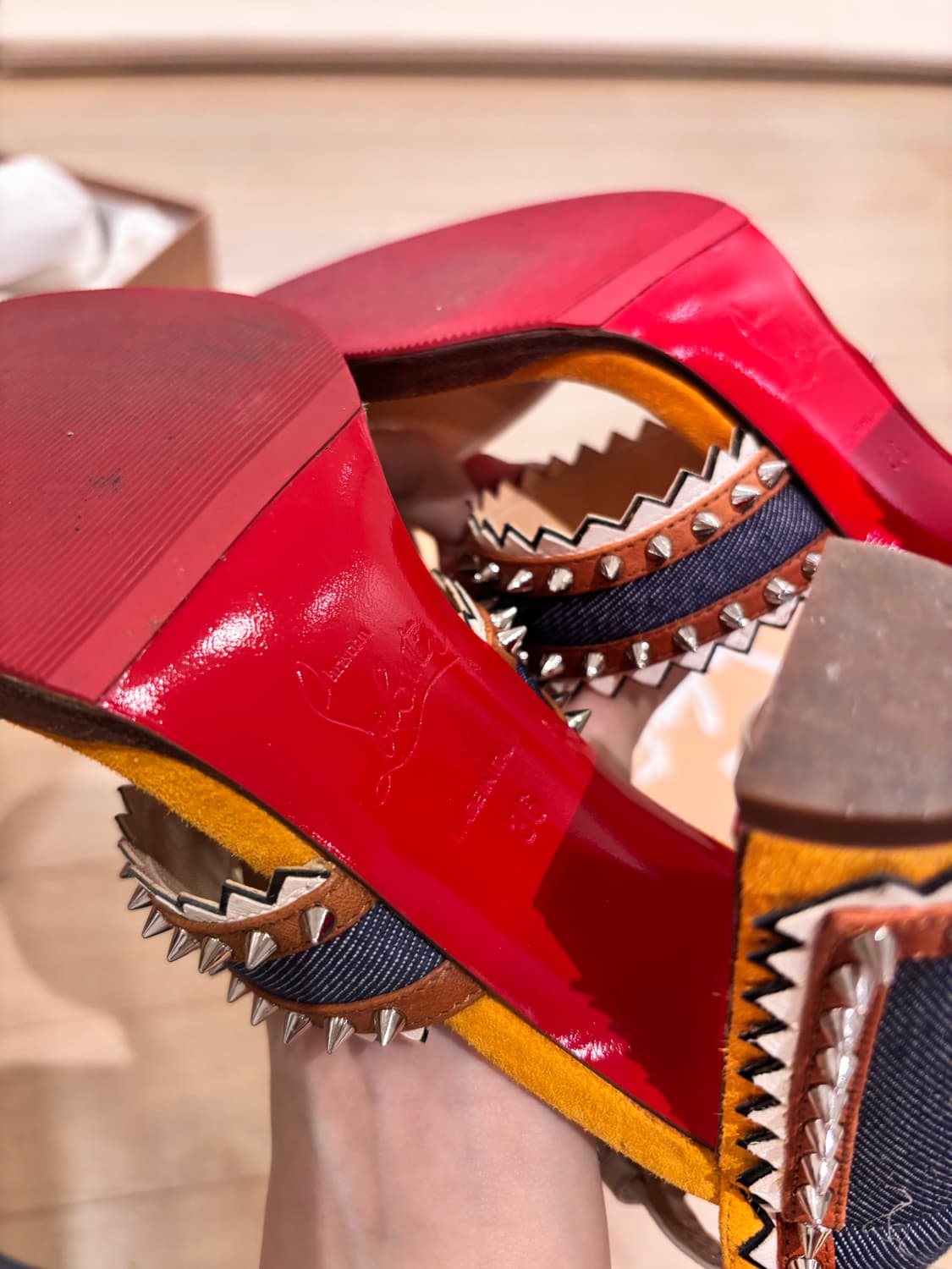 christian louboutin 샌들 1회 착용(36) 상품이미지5