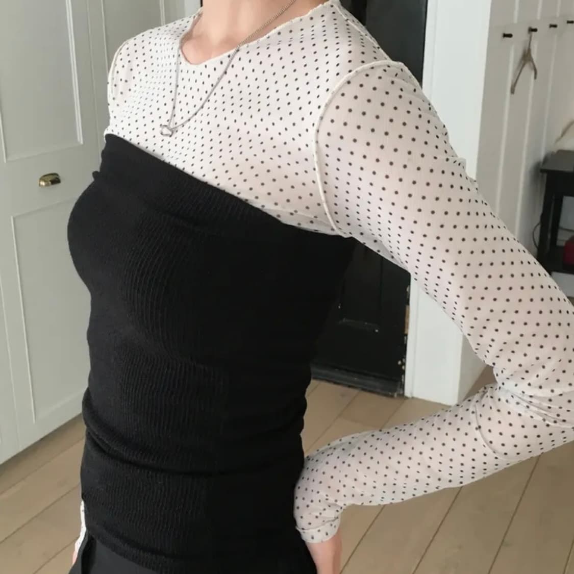 원더원더 도트 시스루 레이어드 이너 긴팔 티셔츠 아이보리 상품이미지2