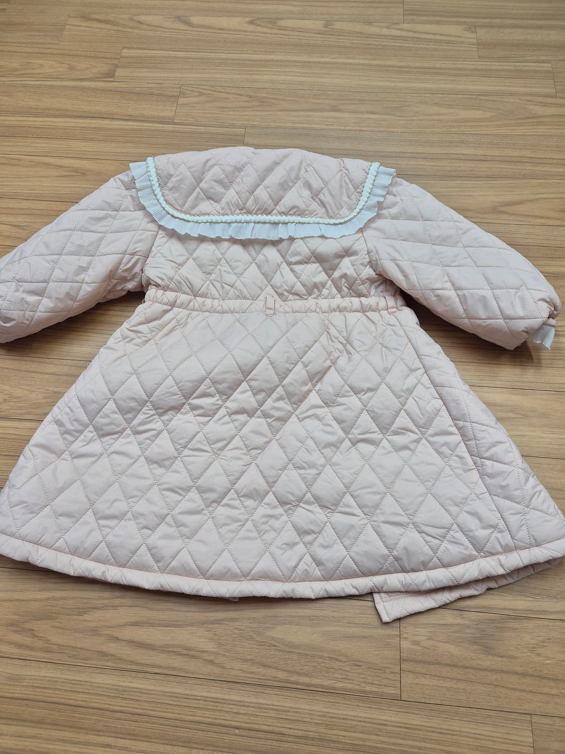 월튼키즈 여아용 퀼팅 패딩 점퍼 130사이즈입니다. 은은한 핑크색에 퀼팅 상품이미지2