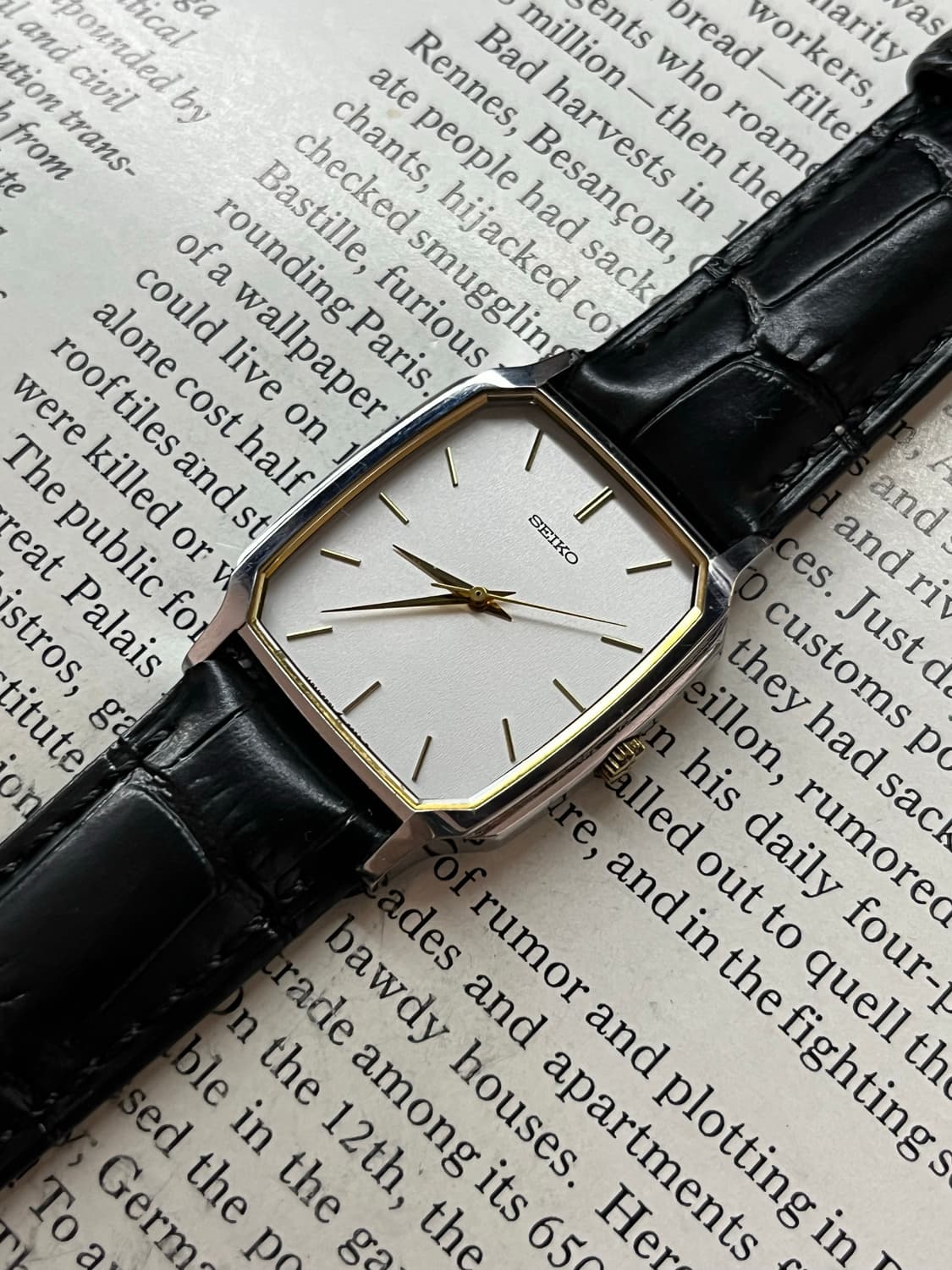 Vintage Seiko Quartz Tank Watch 상품이미지2