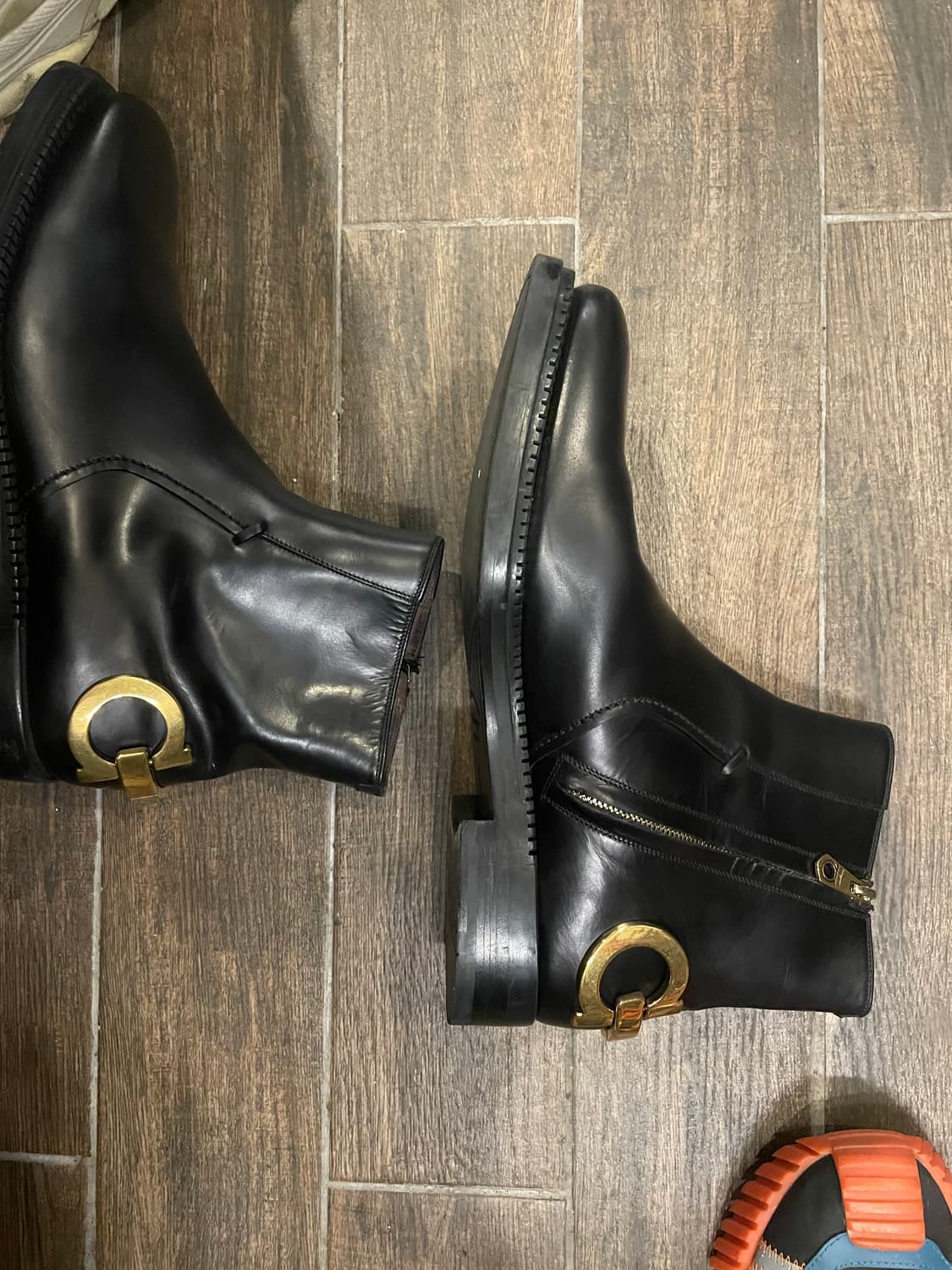 페라가모 블랙 레더 앵클 부츠 8사이즈 상품이미지1