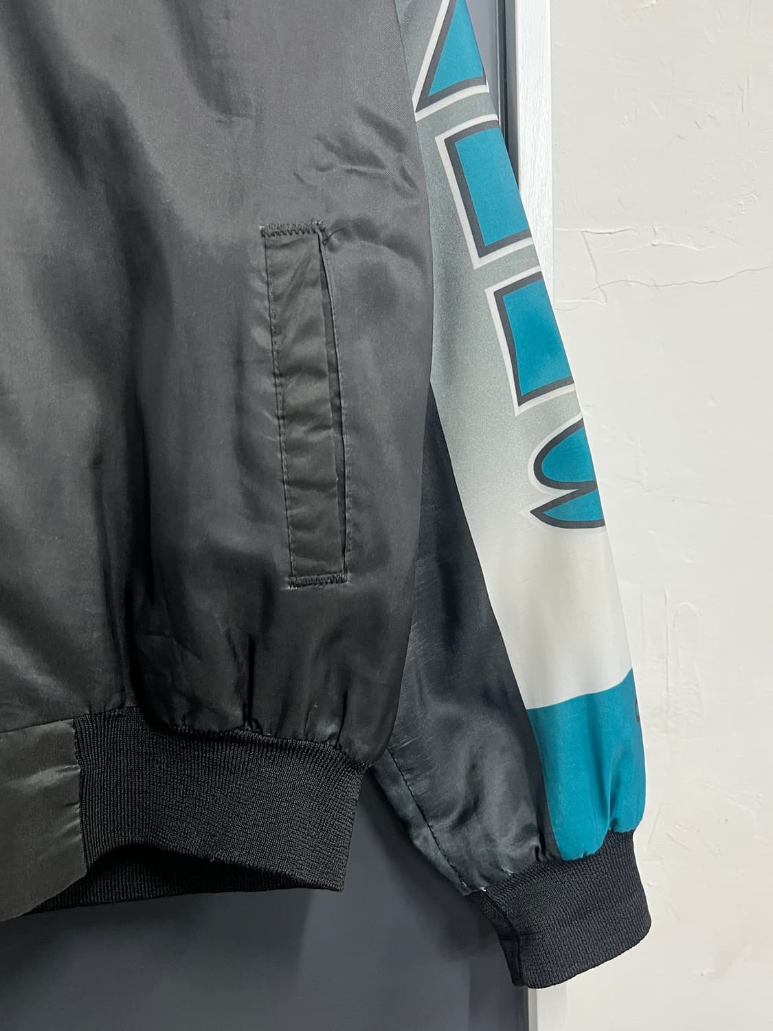 90s American Vintage 올드스쿨 산호세 샤크스 봄버 자켓 상품이미지3