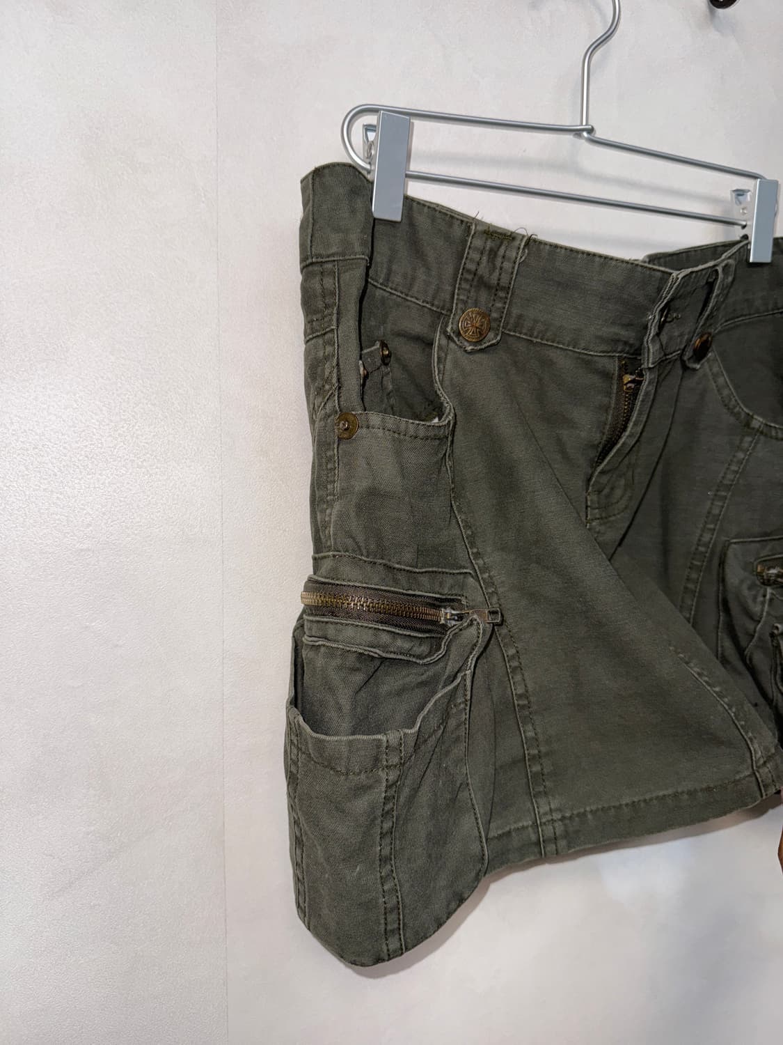 Khaki multi pocket cargo mini skirt 상품이미지3