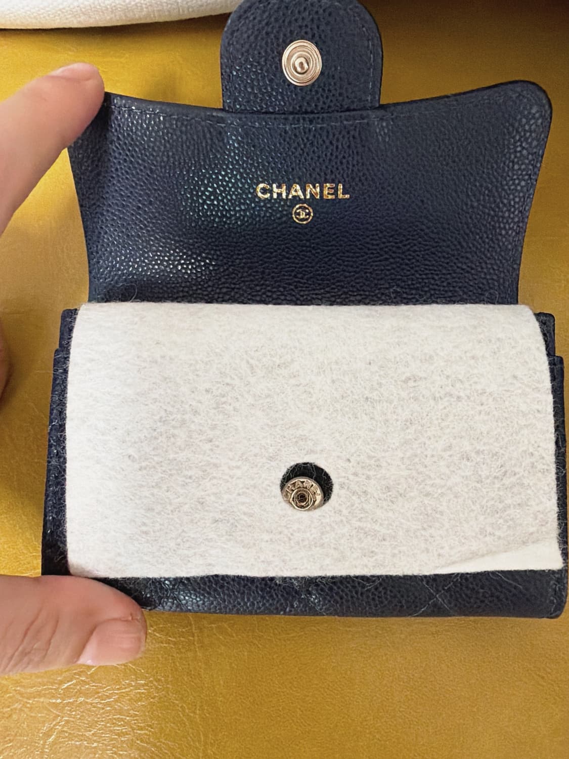 샤넬 클래식 카드 홀더 그레인드 샤이니 카프스킨 상품이미지2
