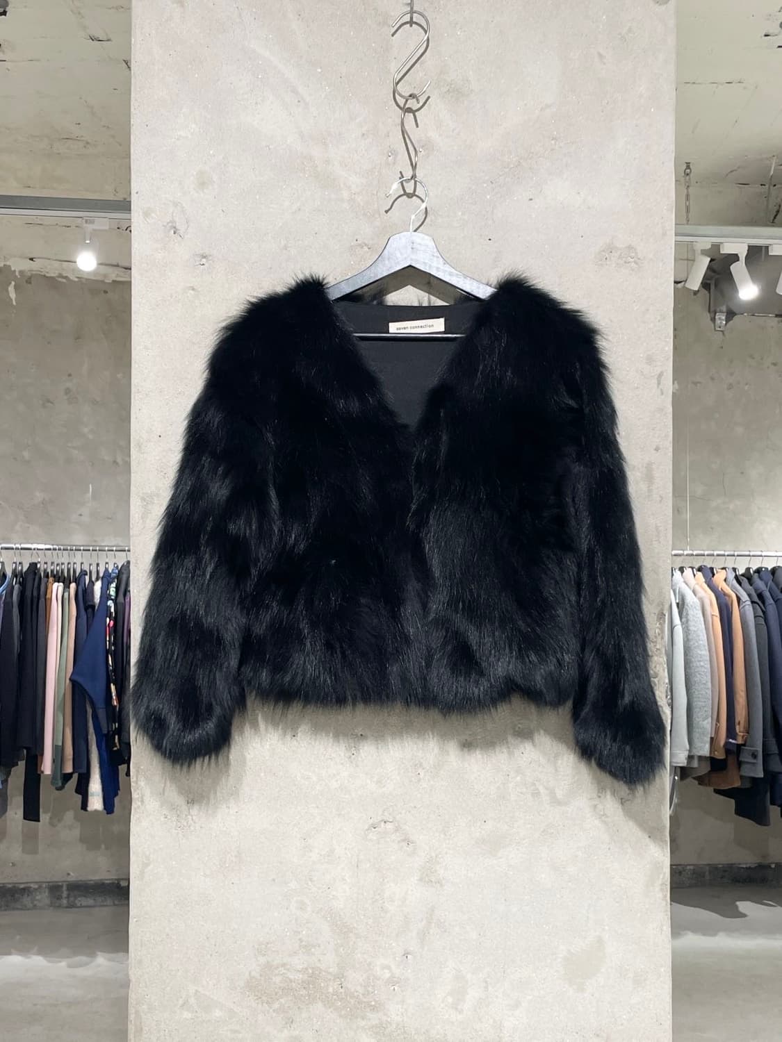 세븐 커넥션 블랙 폭스 퍼 크롭 자켓 상품이미지1