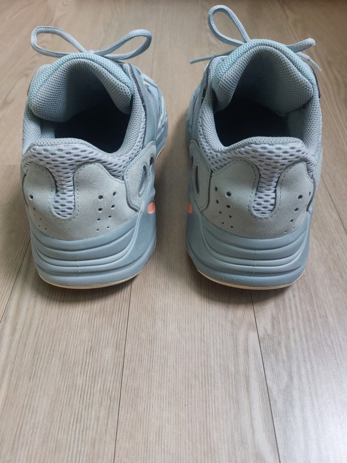 아디다스 이지 부스트 700 이너시아 상품이미지7