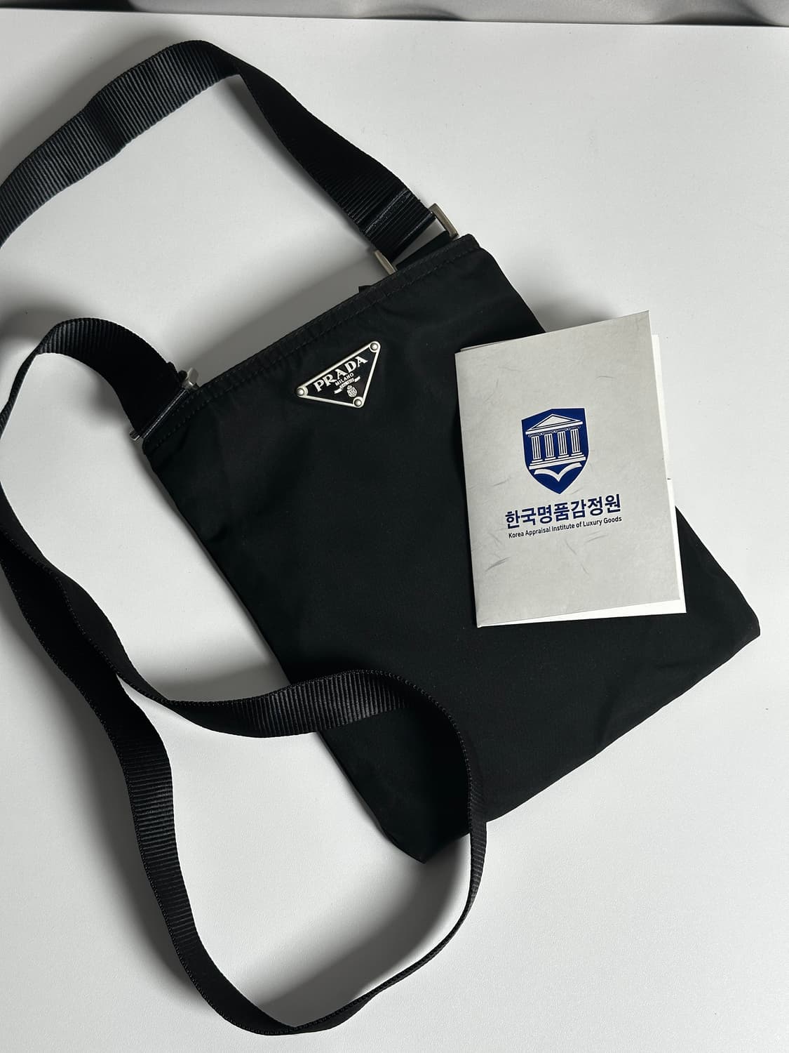 프라다 나일론 버티컬 미니 크로스백 (Black) 상품이미지7